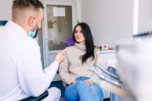 Dentist conversing with a female patient in a Dallas dental clinic.